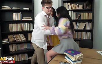 丰满 色视频 Teen Friends Share Intense Moments with His Powerful