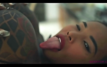 高清 Sizzling Asian Tempts Stud's Desires with Wet Blowjob