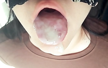 喷水 Japanese Beauty's Deep Throat Seduction Straight & Explicit