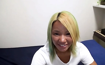 和 Winsome Asian Tempts Coworker For Deep Slit Pleasuring