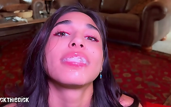 吃奶 Asian Beauty Takes Big Dick Deep In Her