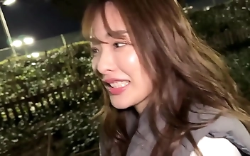 h 在线视频 Excited Japanese Babe Takes It Deep and Rough