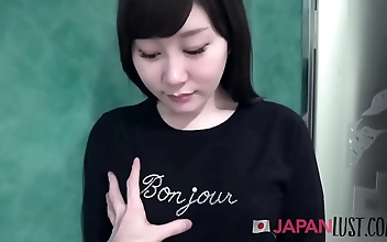 与 黄视频 Sizzling Amateur Tempts with Oral Pleasure, Then Gets