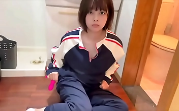 少妇 Adorable Asian Cutie Gets Steamy Fingering in Swimsuit