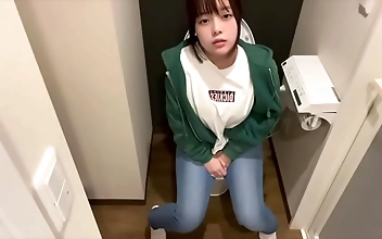 做爰 Erotic Vixen Whispers Sweet Pleas While Riding Cock