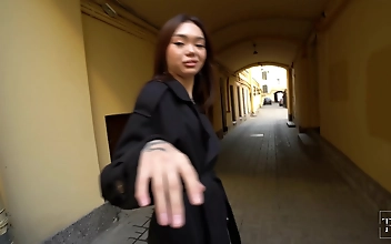 高潮 Eager Slut Takes Multiple Dicks in Wild Group