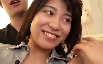激情 Seductive Asian Beauty Explores Intimate Fantasies in Solo