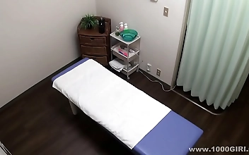 好大 张开腿 Sizzling Night Shift Waitress and Patron's Forbidden Encounter
